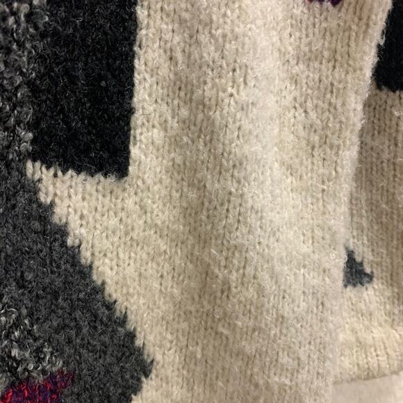 Vintage Long Cardigan with Abstract Geo Pattern Cacoon Style Small Chunky Knit - Picture 4 of 7